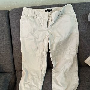 Women’s khaki capri pants.